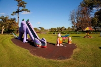 Whanganui;Regional_Centre;Whanganui_River_Mouth;childrens_play_ground;pre_histor