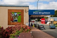 Piopio;Waikato;agricultural_centre;dairy_farming;Agricultural_Vendor;cow_portrai