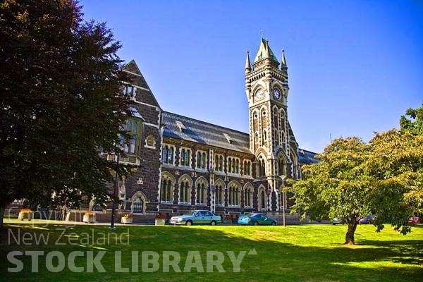 Dunedin;Otago;university city;university;harbour;golden sands;gothic buildings;Heritage Museum;law courts;Station;Train Station;Otago University;clock tower