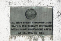 Reefton;West_Coast;mountains;valleys;Inangahua_River;Monument_to_the_first_Hydro