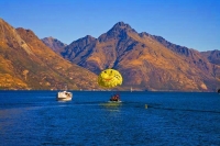 Queenstown;Lake_Wakatipu;Otago;autumn_colour;fall_colors;Parascending_on_the_lak