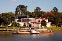 Whanganui;Regional_Centre;Whanganui_River_Mouth;Kowhai_Park;Aromoana_Lookout;War