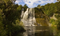 Lake_Waikaremoana;Hawkes_Bay;bluffs;cliffs;rocky_shorelines;bush;mountains;bush;