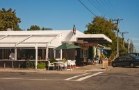 Waikanae;Kapiti_Coast;Tararua_Ranges;vegetable_growing;Blue_sky;tramping_tracks;