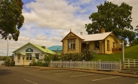 Mangonui;Northland;bush;nPohutakawa_trees;Mangonuis_old_law_court_gallery;old;la