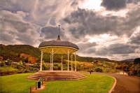 Ngaruawahia;Waikato_River;suburburban;bridge;green_fields;River;bridge;Maori_Kin