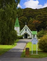 Banks_Peninsula;Canterbury;Green_Paddocks;green_fields;bush;native;forrest;frenc