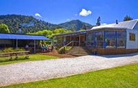 Collingwood;Golden_Bay;The_Naked_Possum;The_Naked_Possum_Cafe;Open_Fire;pies;pos