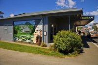 Takaka;Golden_Bay;hills;rivers;Road;bush;native_forrest;green_fields;green_paddo